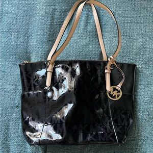 Michael Kors Black Paten Leather Pursr